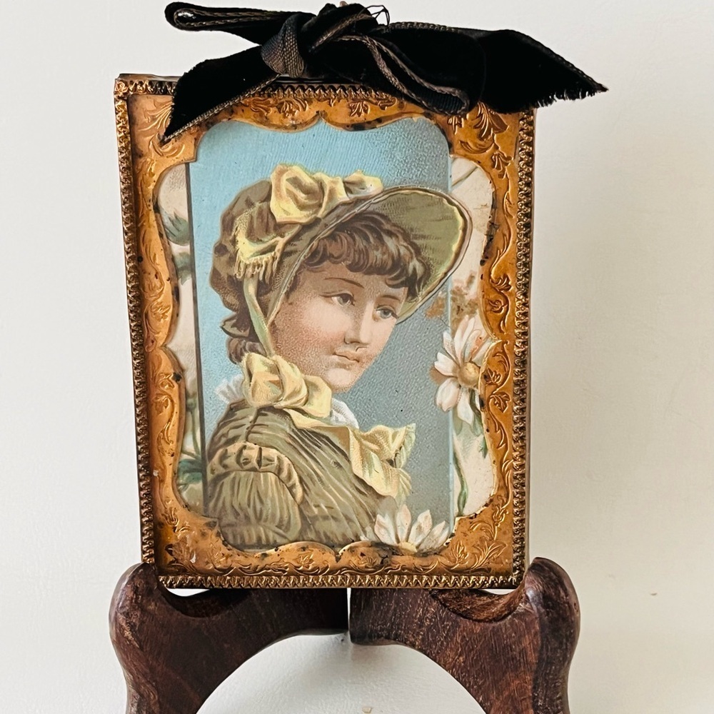 Vintage Framed Plate brass Portrait with Bow 3/4 inches